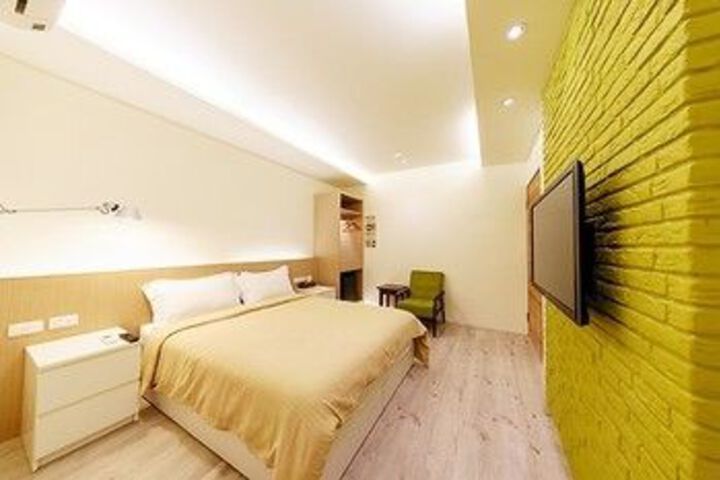 Room 12 of 25