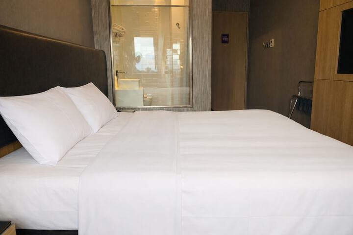 Room 57 of 104