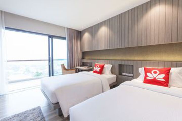 Room 32 of 53