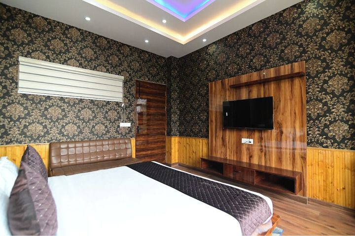 Room 13 of 42