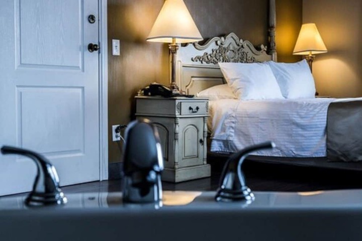 1 Queen Bed Accessible (8 of 27)