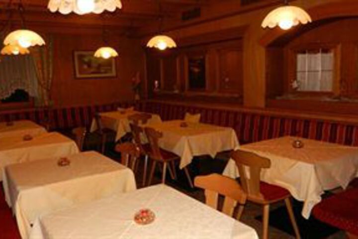 Dining 8 of 48