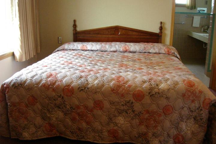 Room 11 of 38