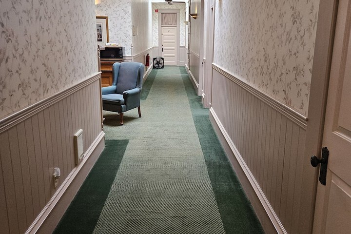 Ballroom/Hall 72 of 95