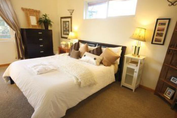 Room 4 of 33