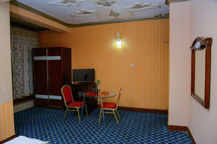 Room 12 of 34