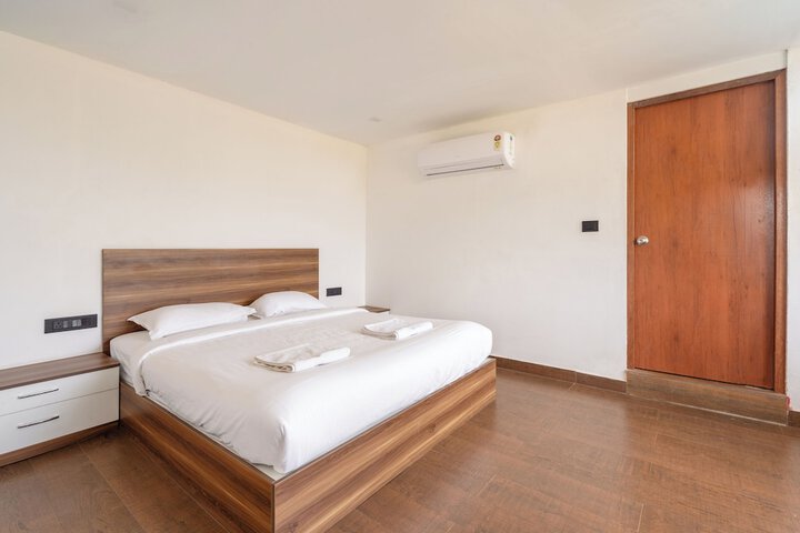 Room 2 of 9