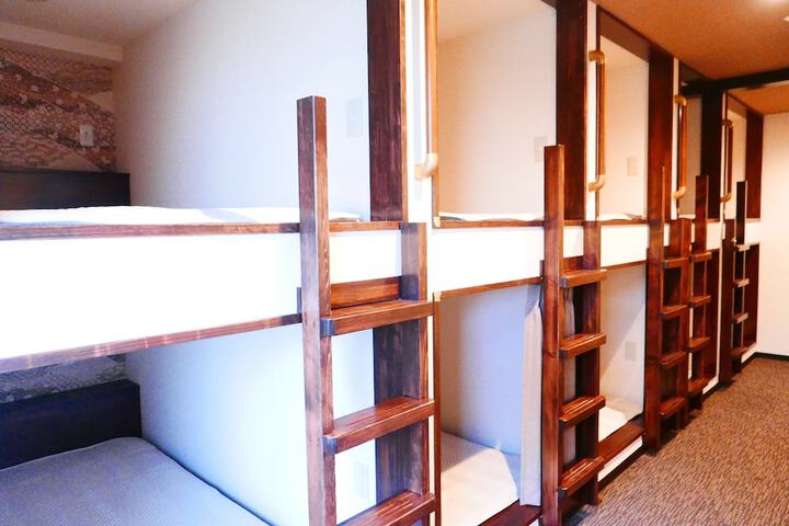 Room 13 of 81