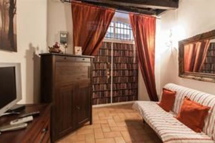 Room 10 of 14