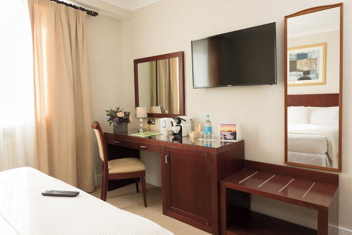 Room 28 of 79
