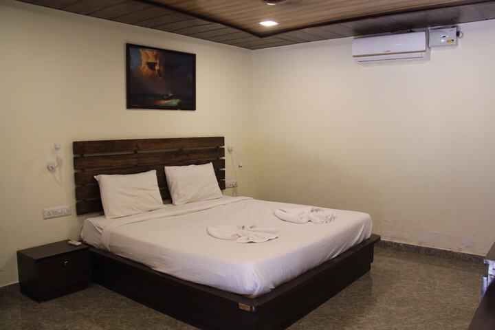 Room 6 of 53