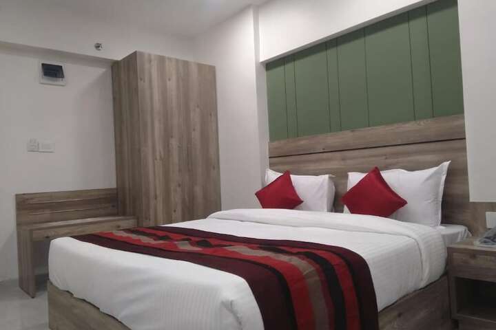 Room 5 of 12