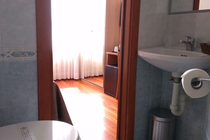 Room 21 of 33
