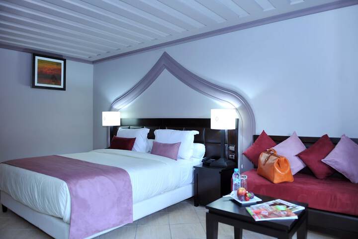 Room 9 of 37