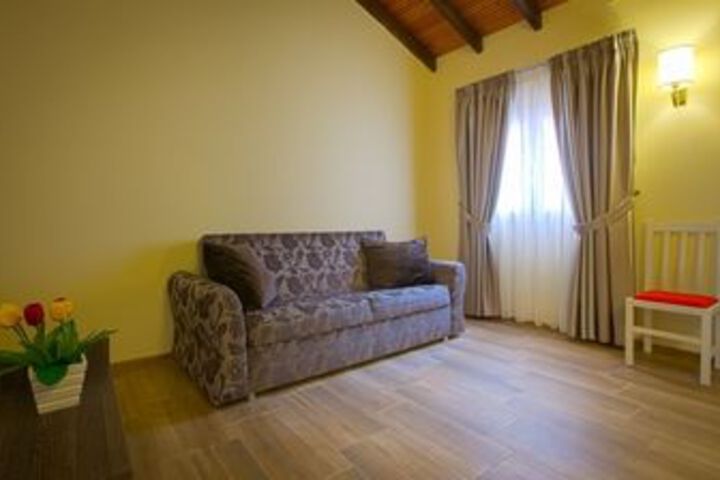 Room 2 of 49