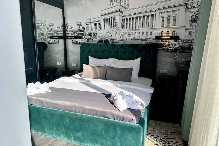 Room 25 of 83