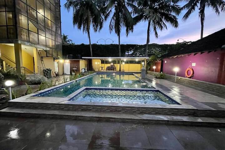 Pool 7 of 10