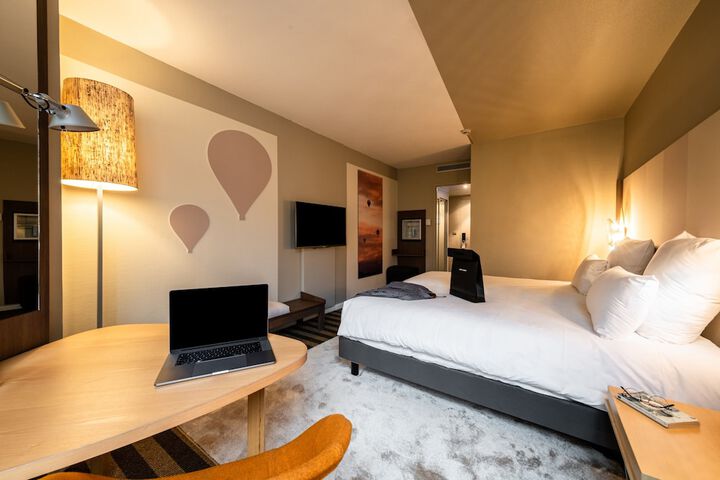 Room 4 of 113