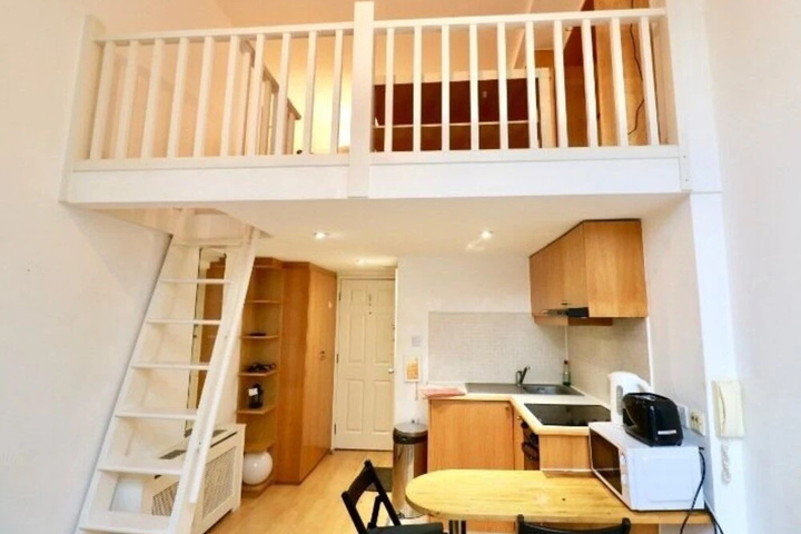 Room 9 of 11