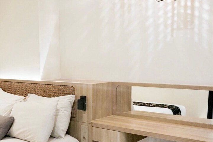 Room 8 of 17