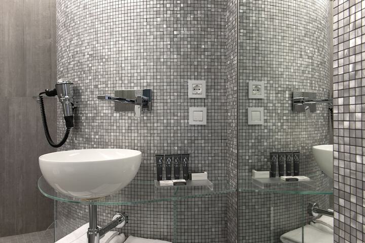 Room 15 of 21