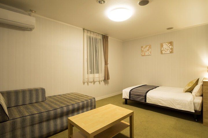 Room 23 of 127