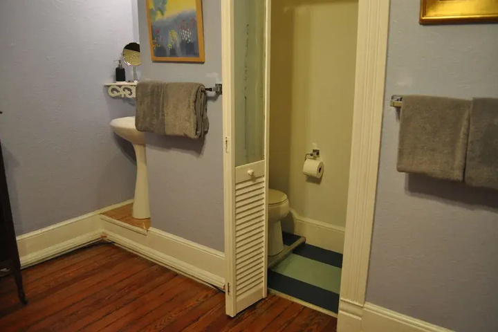 Room 10 of 21