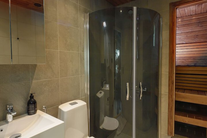 Room 6 of 19