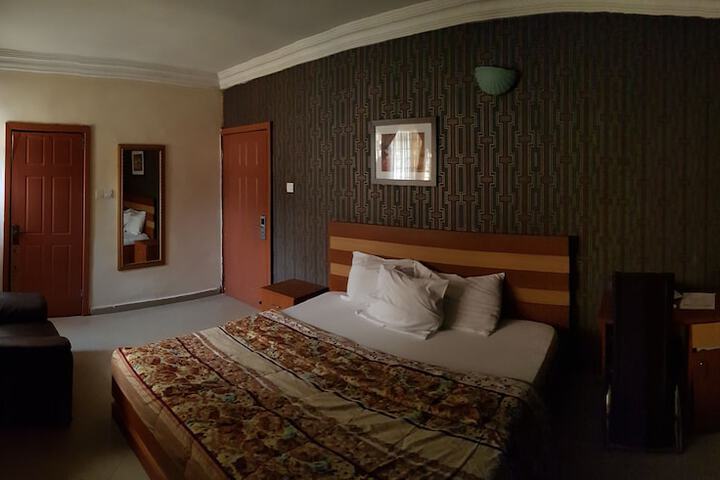 Room 2 of 2