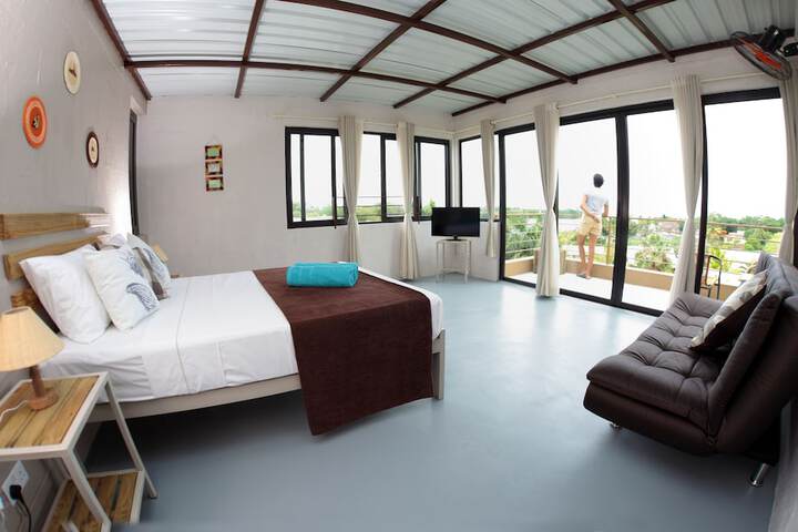 Room 3 of 90