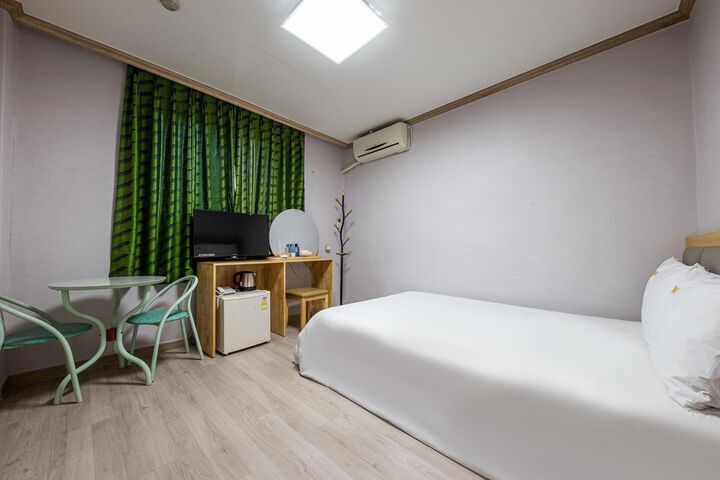 Room 40 of 60