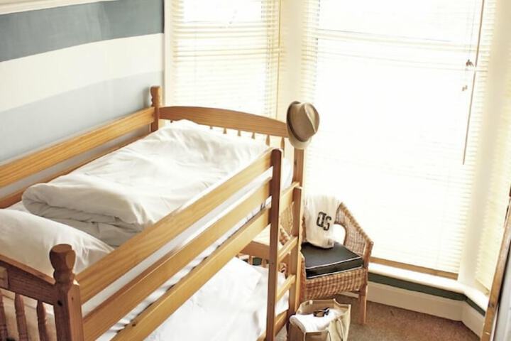 Room 2 of 2