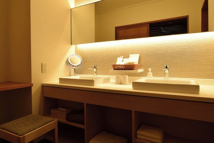 Room 27 of 122