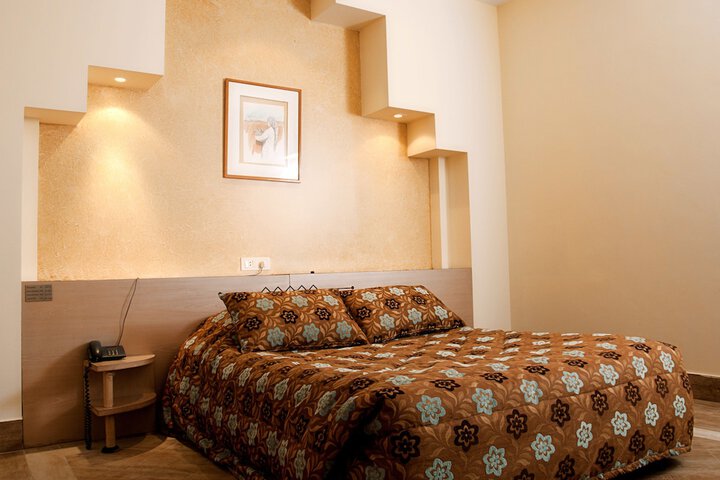 Room 5 of 32