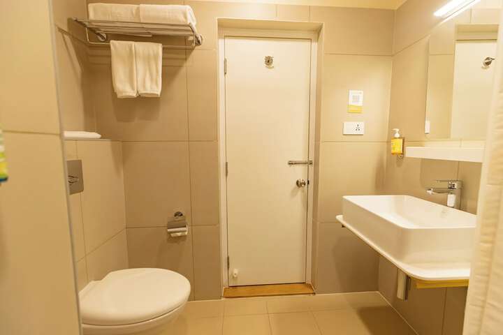 Room 25 of 27