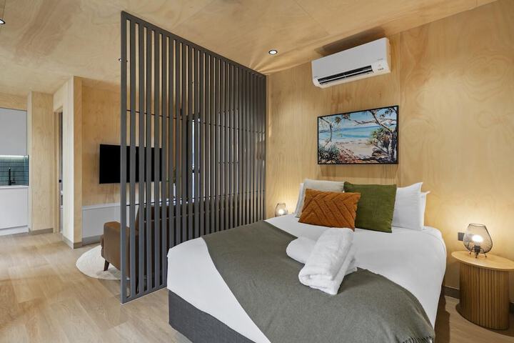 Room 27 of 148
