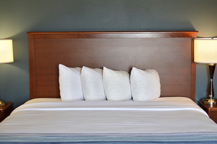 1 King Bed (13 of 13)