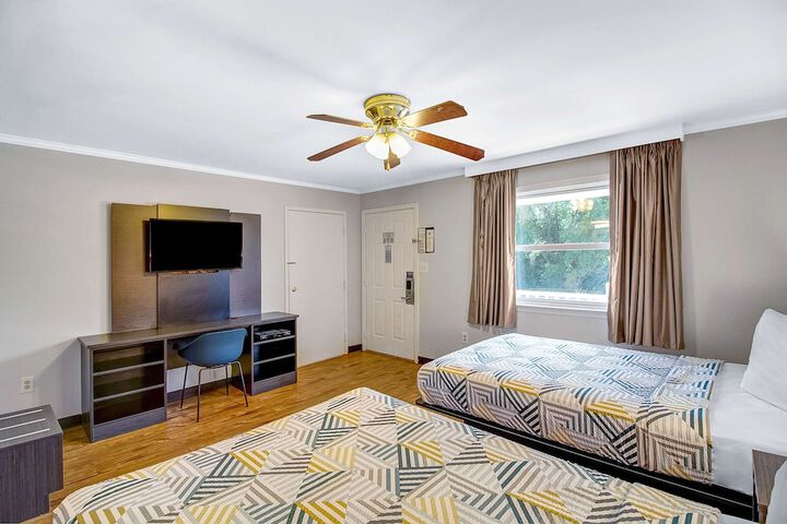 Deluxe Room 2 Double Beds Refrigerator, Microwave (12 of 15)