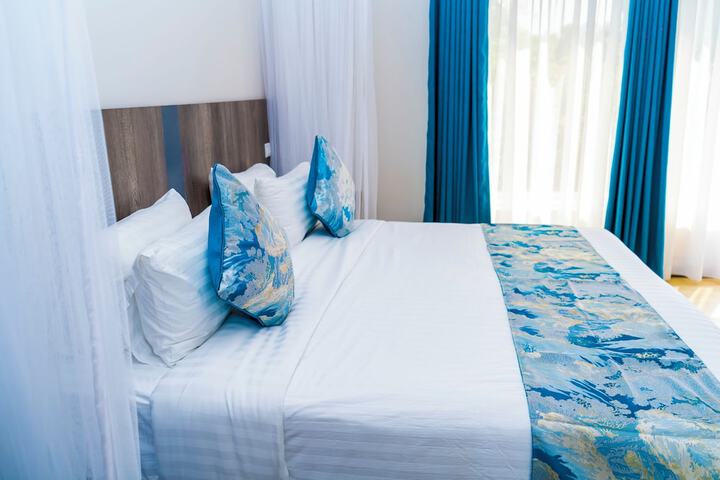 Room 2 of 8