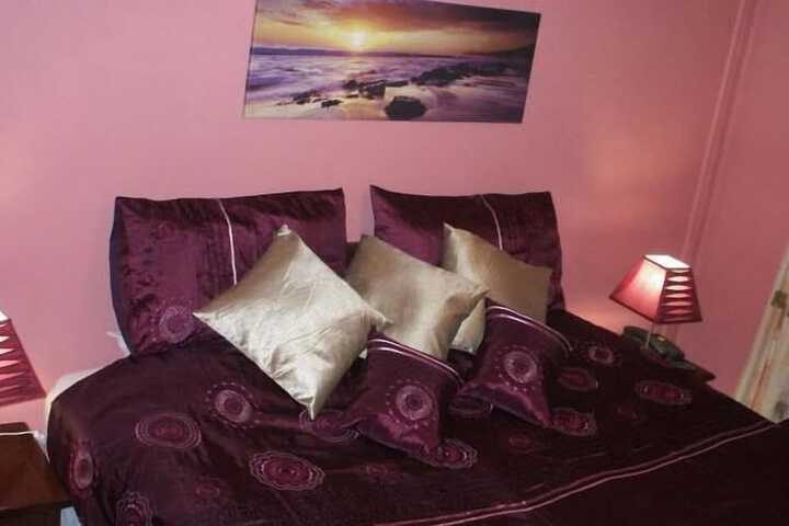 Room 4 of 18