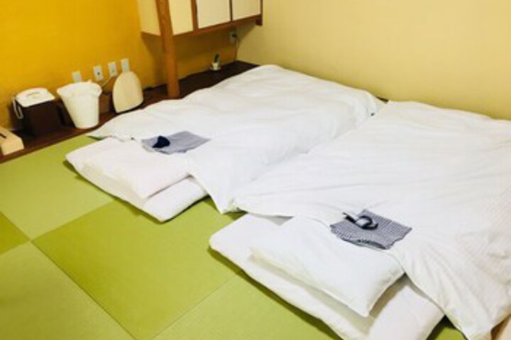 Room 10 of 18