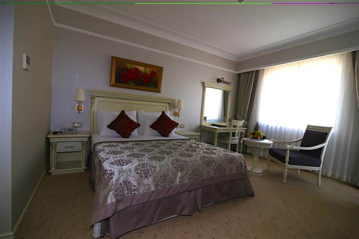 Room 28 of 77