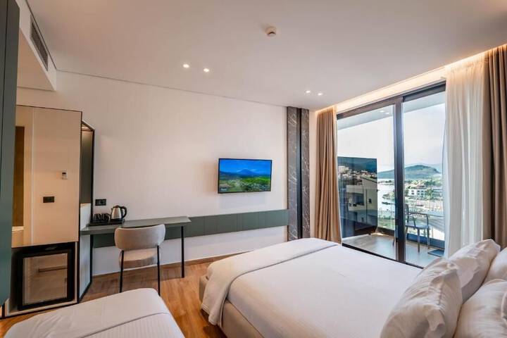 Room 42 of 80