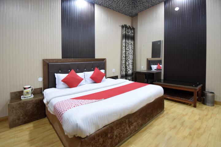 Room 14 of 32