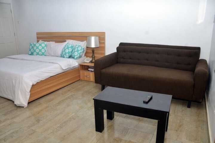 Room 8 of 12