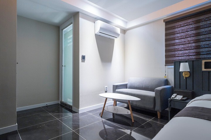 Room 5 of 26