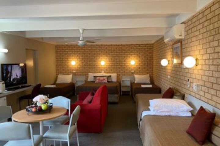 Room 8 of 90