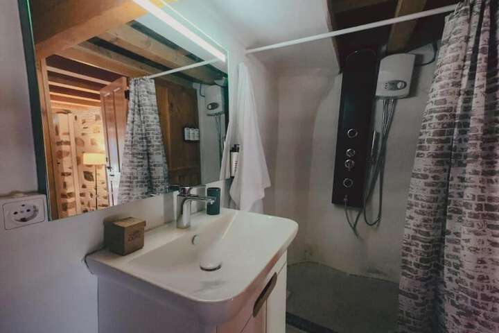 Room 4 of 10