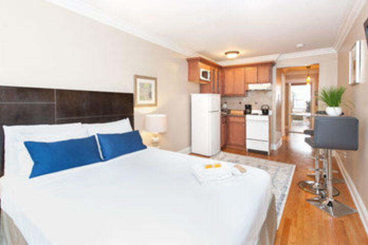 Room 6 of 10