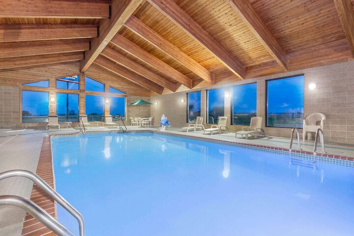 Pool 44 of 60